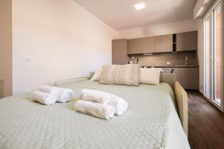 AmazHome - New House with Parking near the Sea - 8