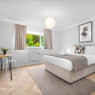 Stylish 2-Bed Apartment - Netflix, Garden & Free Parking 21E - Streetly - 7