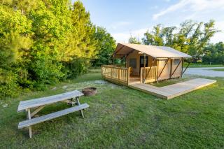 Settle Into a Cozy Lakeside Glamping Escape - 3