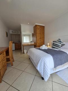 East London - Airport - Birder Paradise Units - - 6