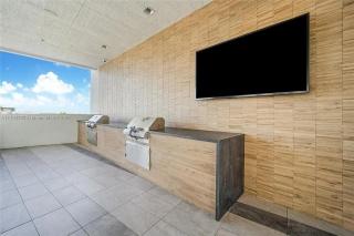 Luxury Penthouse Water Views Massive Terrace - 8