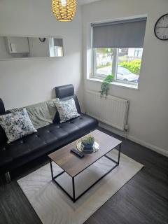Corby Stay 2BR Work Trips & Family Friendly - Corby - 1