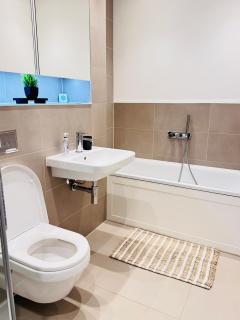 Stylish 4BR Apt Serene and Central - Burghfield - 7