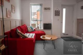 Cheerful 1-bedroom home with free parking, WiFi - Swansea - 0