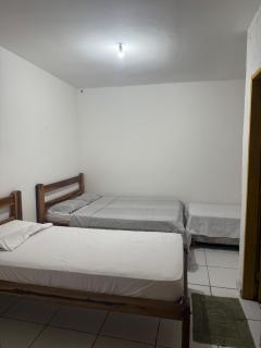 Suíte privativa - Quarto e Banheiro com Cozinha Compartilhada - Luis Correia - 0