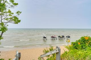 Walk to Beach Pet-Friendly Caseville Cabin - Caseville - 8