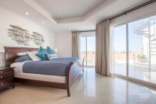 Large Private Terrace & Expansive Views - 6