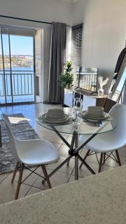 Luxury Lakeview Retreat - Pretoria - 8