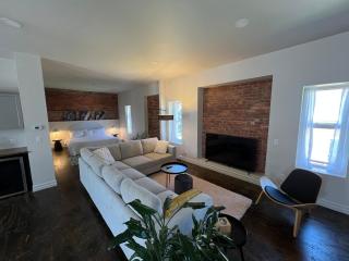 Carriage House with garage downtown - Detroit - 1