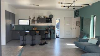 Modern house with pool - 5