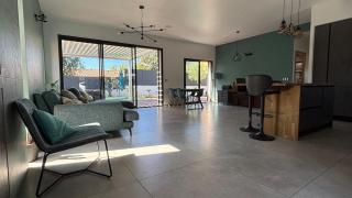 Modern house with pool - 4