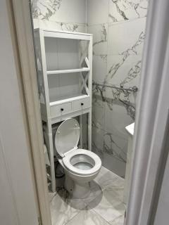 New England House Ensuites - Whole - Peterborough - 1