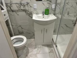 New England House Ensuites - Whole - Peterborough - 2