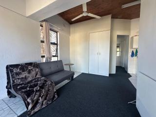 Suite Dreams Spacious Apartment - 1