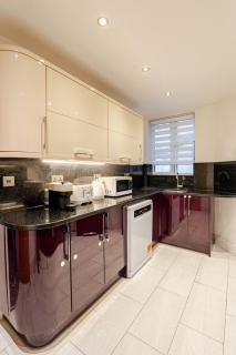 Exclusive 4 bed - Brand New Penthouse - 3