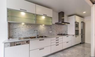 Lux City Center-2Bed & Free Park CH - 9
