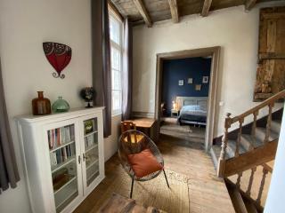 Entre fleuve et ville, charmante petite maison 18e - 0