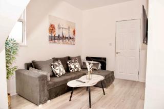 2 Bedroom Apartment Southsea - Sleeps 5 & Free Parking - Portsmouth - 0