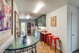 6 Mi to Granbury City Beach Park Apt with Veranda! - 6