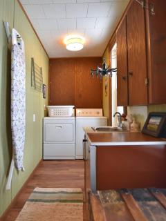 ☆Cherry Farmhouse☆60 Acres☆Central Air☆Fireplace - 2