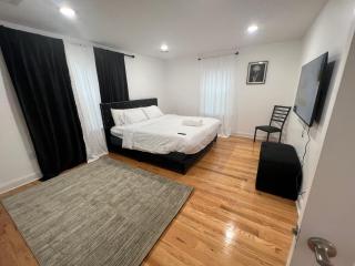 Blissfully 3 bedroom 3 king beds newark airport - Newark - 2