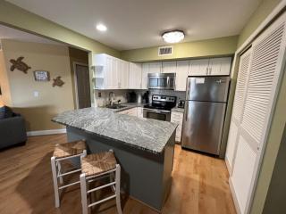 Beautiful and Spacious 2 Bedroom Courtside Villa! - 9