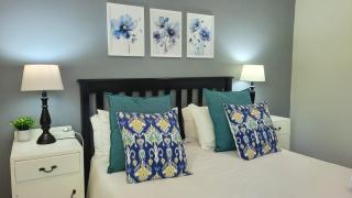 Suite 14- Deja' Blu Bed and Breakfast- East London - 6