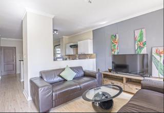Luxury Sandton Central 2-bed with Pool View - Johannesburg - 3