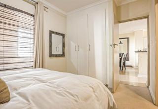 Luxury Sandton Central 2-bed with Pool View - Johannesburg - 4