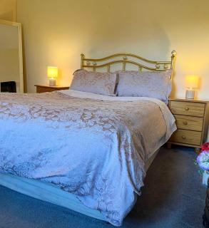 Rockview Cottage-Sleeps 7-Garden w Play Area & Bbq - Carracastle - 4