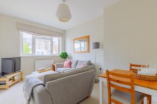 Bright and Welcoming 2BD Flat in South West London - Londra - 1
