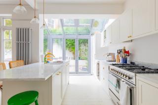 Beautiful Family Home Right By Hampstead Heath - London - 1