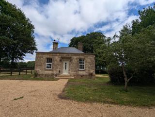 South Lodge, Countryside views near Kingscote Barn - Kingscote - 0