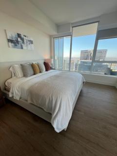 The Daisy Bright 2BR Stay in Downtown San Diego - 2