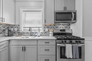 Convenient Apt Close to Downtown - 6