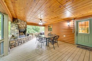 5 Mi to Lake Broken Bow Cabin with Hot Tub and Deck - Broken Bow - 9