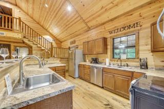 Pets and Families Welcome Secluded Broken Bow Cabin - 3