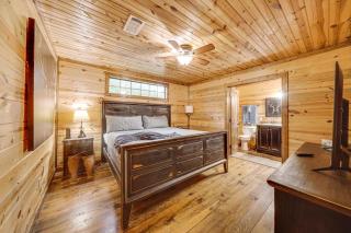 Pets and Families Welcome Secluded Broken Bow Cabin - 1