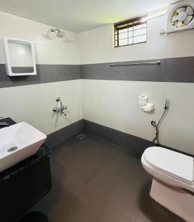 Maadathil cottages & Beach Resort - Varkala - 5