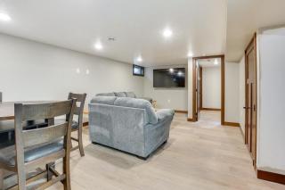Sioux Falls Home Near Downtown 2 Living Areas! - 8