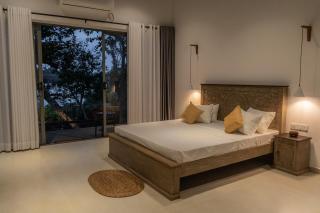 The Smiling Leaf Private Lakefront Villa with Pool - 6