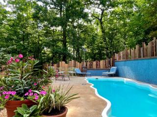 Frog Pond Hollow Lodge - 6