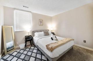 Collins Avenue Duplex – 2 Homes - Columbus - 3