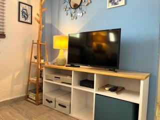 Cozy, Thoughtful Studio - Steps from Beach & Town - 8