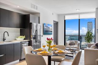 Top-floor 3BR Stay with skyline views - 4