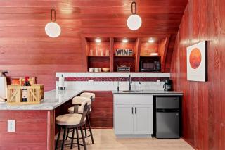 Cabernet Wine Barrel Cabin - Fredericksburg - 7