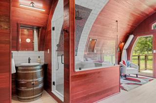 Cabernet Wine Barrel Cabin - Fredericksburg - 6