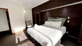 Spacious 5BR Family Escape on Busch Lane - 3
