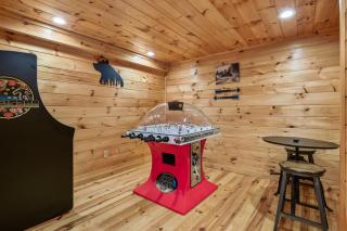 Smoky Nights is an enticing retreat just minutes from the Pigeon Forge Parkway! - 9