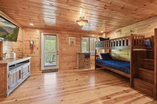 Smoky Nights is an enticing retreat just minutes from the Pigeon Forge Parkway! - 8